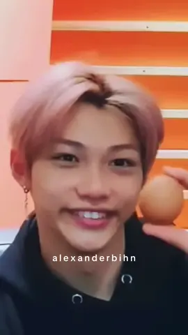 Felix and his random egg! 😂🥚 #bangchan #felix #straykids #kpop #fyp #foryou #yongbok #kpopfyp #korean #스트레이키즈 