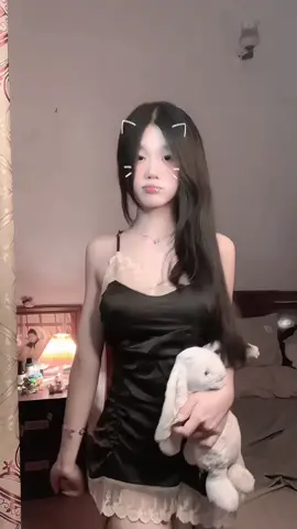 Thơm mụt cái thì mới ngủ 💋