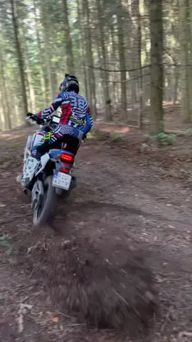 ¡LOCURA DE GRIP EN POLONIA 🇵🇱😍!  #moto #africatwin 