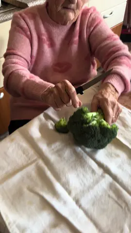 la Luigina pulisce le verdure
