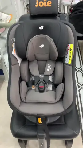 Ghế ô tô JOIE SPIN 360 độ tiện lợi và an toàn cho bé