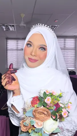 NIKAH LOOK UNTUK DIRA . CANTIK SANGAT BRIDE YANA HARINI . DIRA REQUEST BOLD BROWN LOOK SEBAB DIRA MEMANG DAH BIASA MAKEUP . TENGOK LA FINISHING TU CANTIK SANGAT 😍 . THANK YOU DIRA FOR HAVING ME 💖💕 Hopefully video ni fyp 😙🥰#CapCut #makeupnikah #makeupnikahkl #makeupsanding #muacheras #muacherasmurah #muacherasmurah #muacheraskajang #muacheraskl #makeupsanding #muaampang #muaampangmurah #muagombak #muanilai #muaputrajayamurah #muaputrajaya #fyppppppppppppppppppppppp #fyp 