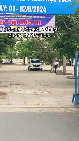 Nhỏ nó xanh xao mặt mày