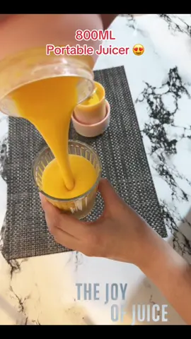 Making fresh juices is easy with this portable juicer 😍👍🏻 #juicer #portablejuicer #blender #juicing #kitchengadgets #blenderportable #mixer #tiktokfinds #tiktokjuicer #tiktokshopsg #createtowin #weeklywedrush 
