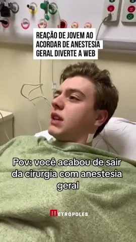 🤣 Uma cena hilária envolvendo um jovem paciente trouxe risadas e divertiu a internet. Um jovem acordou de uma cirurgia com uma reação que ninguém esperava.  Ele havia passado por um procedimento que exigiu anestesia geral. Tudo correu bem durante a cirurgia, mas foi ao despertar que ele teve uma reação engraçada. Ainda grogue e confuso, ele começou a falar que precisava fazer 