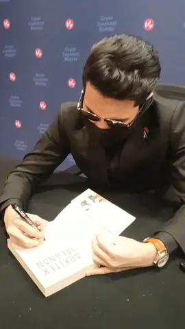 Macam² ragam Meet & Greet @temeabdullah  🤣 ^ sorry Teme, panic kita Hahahahaha 😭😭😭  - #temeabdullah #TEME #ABDULLAH #meetandgreet #imanpublication #temeabdullahbooks #pbakl #pbakl2024 #tiktokmalaysia #xybca #fyp @Hyertz 