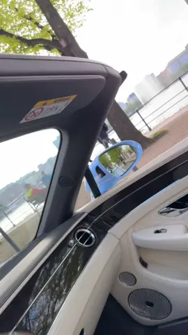 Bentley oder Lambo ? @Pedram @GRAY #lamborghini #bentley #hamburg #foryou #fyp #foryoupage #viral 