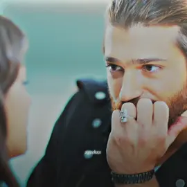 el primer encuentro de ellos y como Can la mira desde ya🫶🏻😩#canem #erkencikus #pajarosoñador #turkishseries #dizi #canysanem #candivit #sanemaydin #fypage #novelasturcas🇹🇷❤️parati #turkishcouple #scene #movieclips 