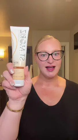 Instant tan! The glow is unreal! @St Moriz #instanttan #glowyskin #summerglow #selftanner #matureskinbeauty 