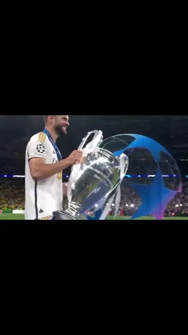 Nacho Lifts Champions League Trophy #real #madrid #tonikroos #championsleague #kings #legend #nacho 