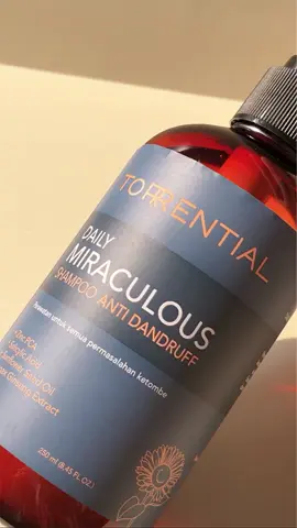 yang punya permalasahan ketombe dan kepala sering gatal😖 kamu wajib coba shampoo satu ini! aku udah pake ini selama semingguan kulit kepala berasa jadi lebih bersih, ketombe dan gatal berkurang🫶🏻 #torrential #torrentialshampoo #ugccontent #ugccreator #shampoo #antidandruff 