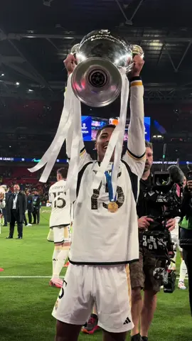 Jude Bellingham 🏴󠁧󠁢󠁥󠁮󠁧󠁿at his home stadium winning his 1st Champions League #judebellingham #wembley #realmadrid #championsleague #2024