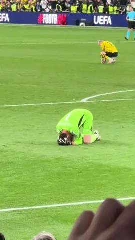 🥹 Las lágrimas de felicidad tras ganar la Champions #Q #compartiresvivir #tiktokacademy #tiktokfootballacademy #TikTokDeportes #viral #uefachampionsleague #realmadrid #courtois #la15 