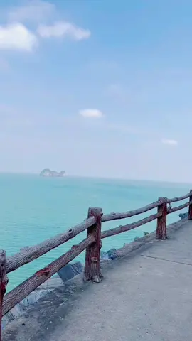 Năn nỉ mãi chồng mới cho đi biển quay đoạn video 30s về ghép nhạc này :))) #catba 