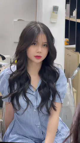 Sở hữu mái tóc dài và dày chưa bao giờ nhanh gọn đến thế.công nghệ nối lông vũ mối nối nhỏ nhẹ không nặng đầu đã thế thời gian sử dụng lại rất lâu luôn ạ#tócđẹp #tocxinh #xuhuong #thinhhanh #caugiay #NhuộmTóc #tocdep #uytin #vacaiket #duyenhairsalon #uytin #nối toc lông vũ 60cm 2 chumf 