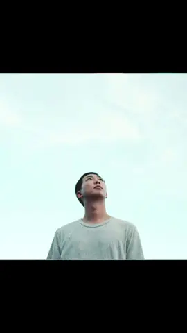 🐨 “Khi các bạn cảm thấy buồn, hãy nhìn lên bầu trời nhé…” #namjoon #rmbts #bts #fyp 