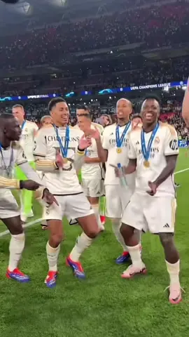 Victory dance!!🌟🤍 iHala madrid! #judebellingham #vinicius #dance #halamadrid #militao #mendy #dancing 