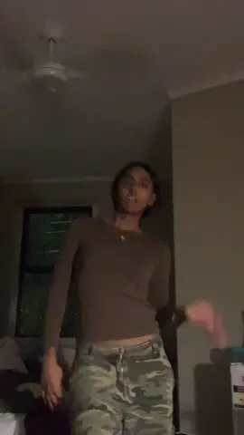 manifesting somebody to do this with 😔 dc: @poochi 