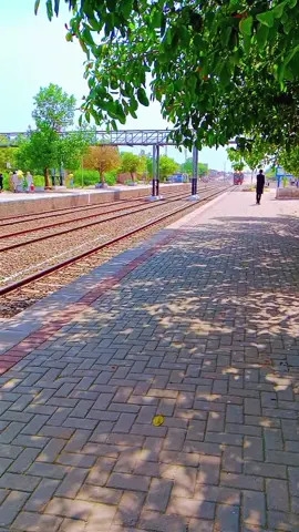 5up Green Line Passing In High Speed From Pattoki Railway Station 🔥😍 #PakistanRailways #5up  #Speedy 