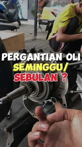 Membalas @riyya siapa yang belum ganti oli dan udah berapa bulan nih ga ganti oli #jangeby #jangebystore #jangebygrup #pebymotor #pebymotorjangebygrup #theanbe #olimotor #motul #motulindonesia #boreupbeat #mesin #motor #gantioli 