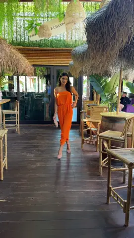 Letni kombinezon już dostepny na naszej stronie w super cenie! Dostępny w dwóch kolorach - odważny pomarańczowy 🧡 i klasyczny czarny 🖤 www.victoryglow.pl  #fashiononlineshop #butikonline #moda #outfit #summervibes #summeroutfit 