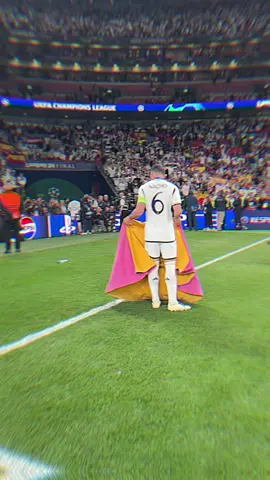 Tradición.                                                      #realmadrid #halamadrid #madridista #champ15ns #nachofernandez #sergioramos #raulgonzalez #matador  #football #footballtiktok #foryou #fyp 