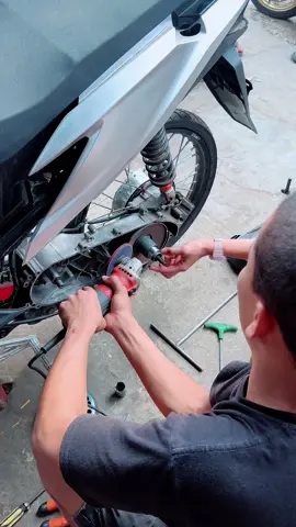 Bubut pully baja manual. Akal2an mekanik tiktok🔥🔥. #seting #cvt #motor #vario125 #jengatjengat #4upage #lewatberanda #y #xyzabc #ai #viral #lexanspeed 