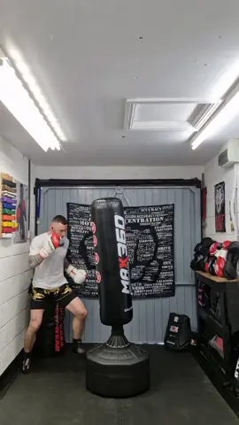 Kickboxing standing bag training 🥊#kickboxinglife #FitnessLifestyle #fitnessmotivation #traininghard #martialartsmotivation #kickboxinglife  #boxingtraining #kickboxingtraining #kickboxing #martialartstraining #havingfun #Fitness#martialarts #kickboxingworld #kickboxingworkouts🥊🥊🥊 