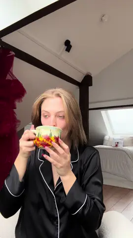Danke❤️ danke das ihr mir den Mut gegeben habt, danke dür eure Unterstützung und danke das sogar die keute die den song nicht mögen das zum größten teil unfassbar respektvoll kommunizieren und vor allem danke an jeden von eich der beim Musikvideo dabei war. Danke❤️