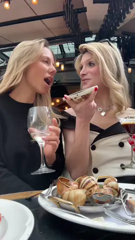 The ultimate tourguide @Amanda Rollins 👯‍♀️ #paris 