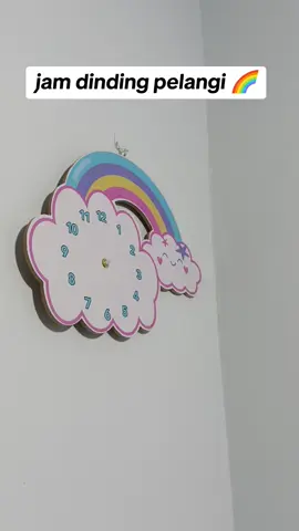 biar ga kosong kosong banget tuh dinding pakein ini aja , jam dinding sekaligus dekor kamar #hiasandinding #hiasankamaraesthetic #jamdindingesthetic #jamdindingunik #jamdindinganak #kamaranak #dekorkamaranak #dekorasikamar 