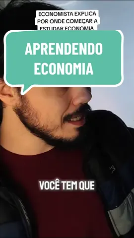 Respondendo a @powpedroVocê já se perguntou por onde começar a estudar economia? Aqui eu apresento um guia para você aprender o básico! #economia #dicas #booktoker #liberalismo #socialismo #comunismo #esquerda #direita #estudo 