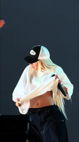 Was geht, Mami? 🥵 @shirindavid  #kesselfestival2024 #stuttgart #shirindavid #hoesupgsdown