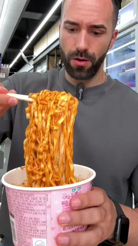 Ramen carbonara fácil 🍜🧀👌🏽 #korea #korean #ramen #7eleven #koreanrecipes #recetas #queso #comida #food #fpy #parati 