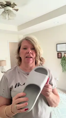 I have the most sensitive feet #tiktokshopsummersale #ad #posee  #slides #happyfeet 