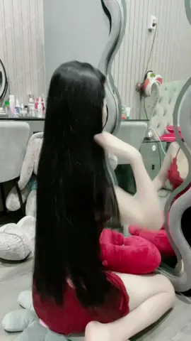 Sau một ngày dài làm việc…Cô đơn trong căn phòng vắng hịhi🤭🐷#xuhuongtiktok #xuhuong #nhachaymoingay 