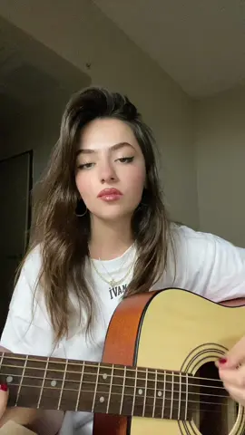 seviyorum ama buna boyun eğmem #fyp #music #singing #sing #fypage #foryoupageofficial #cover #acoustic @Feridehilalakin 