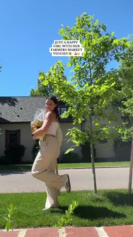 HAPPY SUNDAY!! 😙✨🍓☁️ farmers market run this morning & now time to reset for the week 💫 #casualsummeroutfit #summeroutfitideas #ootdoutfitideas #OOTD #farmersmarket #sundayfunday #CapCut 
