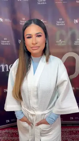 Felicitações da Simone para os aniversariantes do mês de junho. 💙 . . #simonemendes #happybirthday 