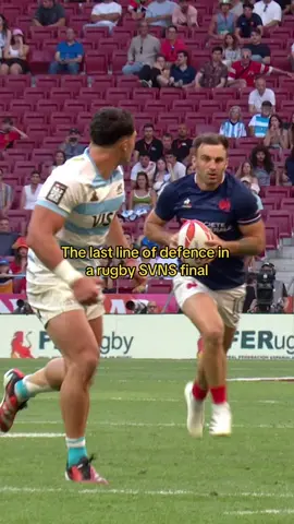 Rodrigo Isgro putting his body on the line to stop a certain try 🖐️ #rugby #HSBCSVNS #HSBCSVNSMAD