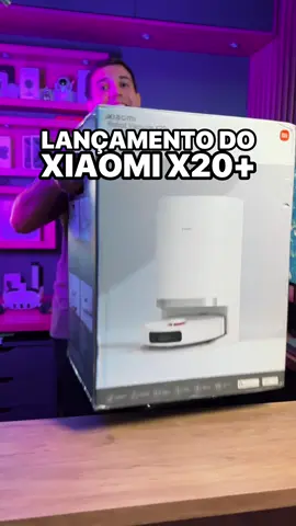 ENVIA P/ QUEM QUER UM ELITE! Chegou o X20+ da Xiaomi, o novo robô aspirador TOPO de linha da marca. Com evoluções significativas, ele proporciona uma experiência ainda mais fluida. As melhorias são: - Tanques internos de pó e água maiores. - Tanques de água limpa e suja na base maiores. - Bateria maior. - Melhoria no sensor de colisão frontal. - Melhoria na base, que agora aspira e limpa mais rápido, além de ser resistente à água. - Melhoria nos comandos da Alexa (essa foi a única melhoria que eu não percebi; avisarei se perceber algo ao longo do tempo). É um robô mais rápido e mais autônomo. É o lançamento da Xiaomi do ano. Se eu acho que vale a pena trocar um X10+ por ele, é o assunto do próximo vídeo. Se quiser o link dele com cupom de desconto, comente 