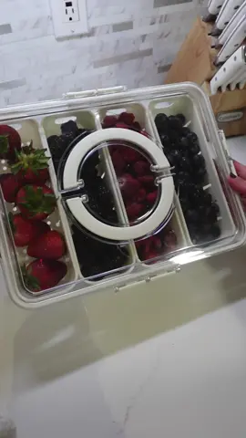 AMAZON FINDS 🤍 Obsessed with this fruit storage! The fruits last even a longer time than on their original container, kept them fresh and good! Plus save space on the refrigerator! Comment “STORAGE” to get the LINK 🔗  Ame este contenedor para guardar las frutas ya lo tengo hace más de un mes y me encanta que aparte de que me ahorra espacio en la nevera también me mantiene las frutas frescas por mucho más tiempo que cuando están en su paquete original. Dime tú que crees de este Amazon Find? Comenta “STORAGE” para obtener el LINK 🔗  #amazonfinds #amazonkitchenfinds #amazoncontainers #fruitstorage #organize #refrigeratororganization #kitchenorganization #kitcheninspiration #kitchenfinds #amazonkitchengadgets 