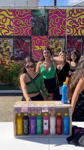 Jogo da garrafa acerte as cores #desafio #brincadeira #jogos #desafiotiktok #jogodagarrafa #desafios 