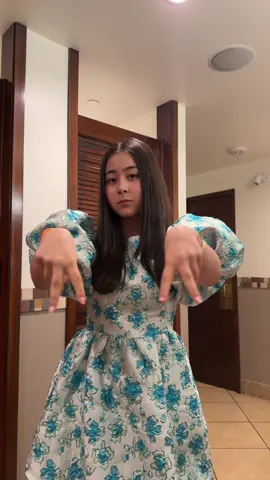 this dance is so addictivee #dancetok #tiktokdance #dance #sofimanassyan 