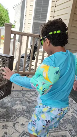 These kids will say anything to stay in the pool. #areyoucold 