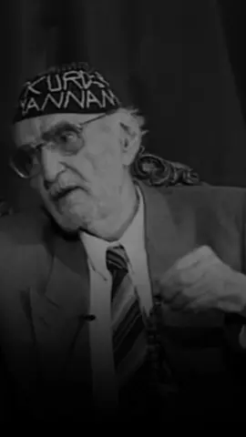 قالبكم. #شعر #كانما_بعينيك_ياقوتتين 