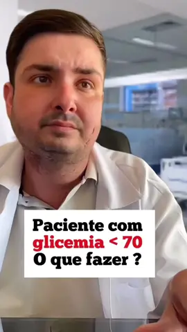 🚨Paciente em hipoglicemia na UTI é uma emergência médica.  Você está no plantão e seu paciente apresenta uma glicemia capilar  abaixo de 70 mg/dl . Faça isso 👇🏼 ✅ Pacientes neuropatas com glicemia abaixo de 80 mg/dl: Suplemente com glicose hipertônica 50 % 50 ml ( faça 5 ampolas endovenoso).  Aferir a glicemia novamente em 1 hora.  ✅ Pacientes com demais comorbidades e apresentam glicemia capilar abaixo  de 70 mg/dl: Suplemente com glicose hipertônica 50 % 50 ml ( faça 5 ampolas endovenoso).  Aferir a glicemia novamente em 1 hora. ➡️ Em ambos cenários descobrir a causa base e realizar o tratamento e caso não esteja com suporte calórico, iniciar com suporte glicêmico para repor suporte calórico mínimo necessário. A glicemia capilar em pacientes críticos já foi alvo de diversos estudos perante a sociedade de intensivistas , o que mais chamou atenção foi 👇🏼 O do controle glicêmico restrito entre 80-110 mg/dl da ( Glycemic control in critically ill patients in the ICU em 2013 )  onde demonstrou que apesar da hiperglicemia trazer diversos malefícios, inclusive aumentando a liberação de catecolaminas, as quais sabemos ser o principal vilão em pacientes com hipoperfusao tecidual, a hipoglicemia mata mais e mais rápido, chegando à conclusão que a glicemia ótima para um paciente crítico seria de 140 a 180 mg/dl.  Portanto esquecendo pacientes ambulatoriais e clínicos e considerando apenas os críticos o objetivo é manter a glicemia capilar entre 140-180 mg/dl.  🚨Atentar para amplitude glicêmica como individualização das comorbidades do paciente, tanto de redução ou otimização glicêmica e não tolerar em pacientes neuropatas glicemia capilar menor que 80 mg/dl (afinal cérebro vive de que? Glicose ) e em pacientes com demais patologias não tolerar glicemia capilar menor que 70 mg/dl.  🚨 A glicemia capilar em pacientes críticos principalmente hipoperfundidos não deve ser coletado do subcutâneo pois o resultado será errôneo, deve ser coletada ou do acesso venoso central ou da pressão arterial invasiva quando houver. #hipoglicemia #pacientegrave #intensivista 