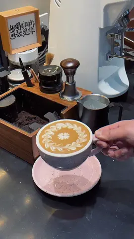 Coffee carving show #makingcoffee #lattetutorial #coffeecarvingpen 