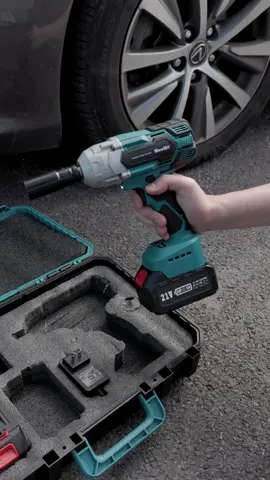SeeSii WH700 Impact Wrench, with two large capacity batteries #seesii #impactwrench #mechanic #carrepair #tools #foryoupage 