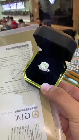 💍 Khách yêu nhà 𝑳𝒐𝒏𝒈 𝑵𝒈𝒐̣𝒄 𝑳𝒖𝒙𝒖𝒓𝒚 dạo này toàn mê xoàn hình ( 𝐄𝐦𝐞𝐫𝐚𝐥 , 𝐂𝐮𝐬𝐡𝐢𝐨𝐧 , 𝐎𝐯𝐚𝐥 ) thôi ạ , quá xuất sắc mời mọi người chiêm ngưỡng siêu phẩm nhẫn chủ xoàn vàng giác cắt Cushion - 3 carat 💯 #tranlinhdiamond #tranlinh #xuhuong #viral #longngocluxury #luxurydiamond #trangsuckimcuong #kimcuongthiennhien #nhankimcuong #cushiondiamond 